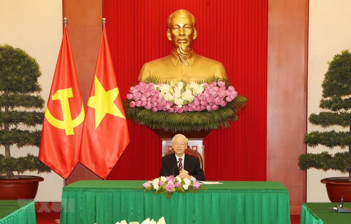 ​ 越共中央总书记阮富仲与韩国总统文在寅通电话