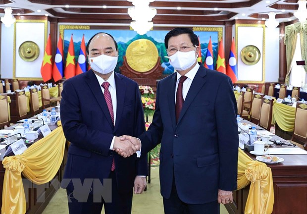 越南国家主席阮春福与老挝党中央总书记、国家主席通伦举行会谈