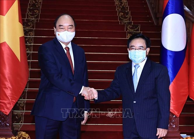 越南国家主席阮春福会见老挝总理及前党和国家领导人