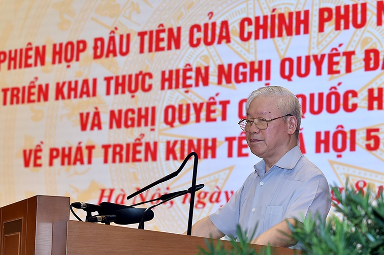 越南第十五届任期政府召开第一次会议