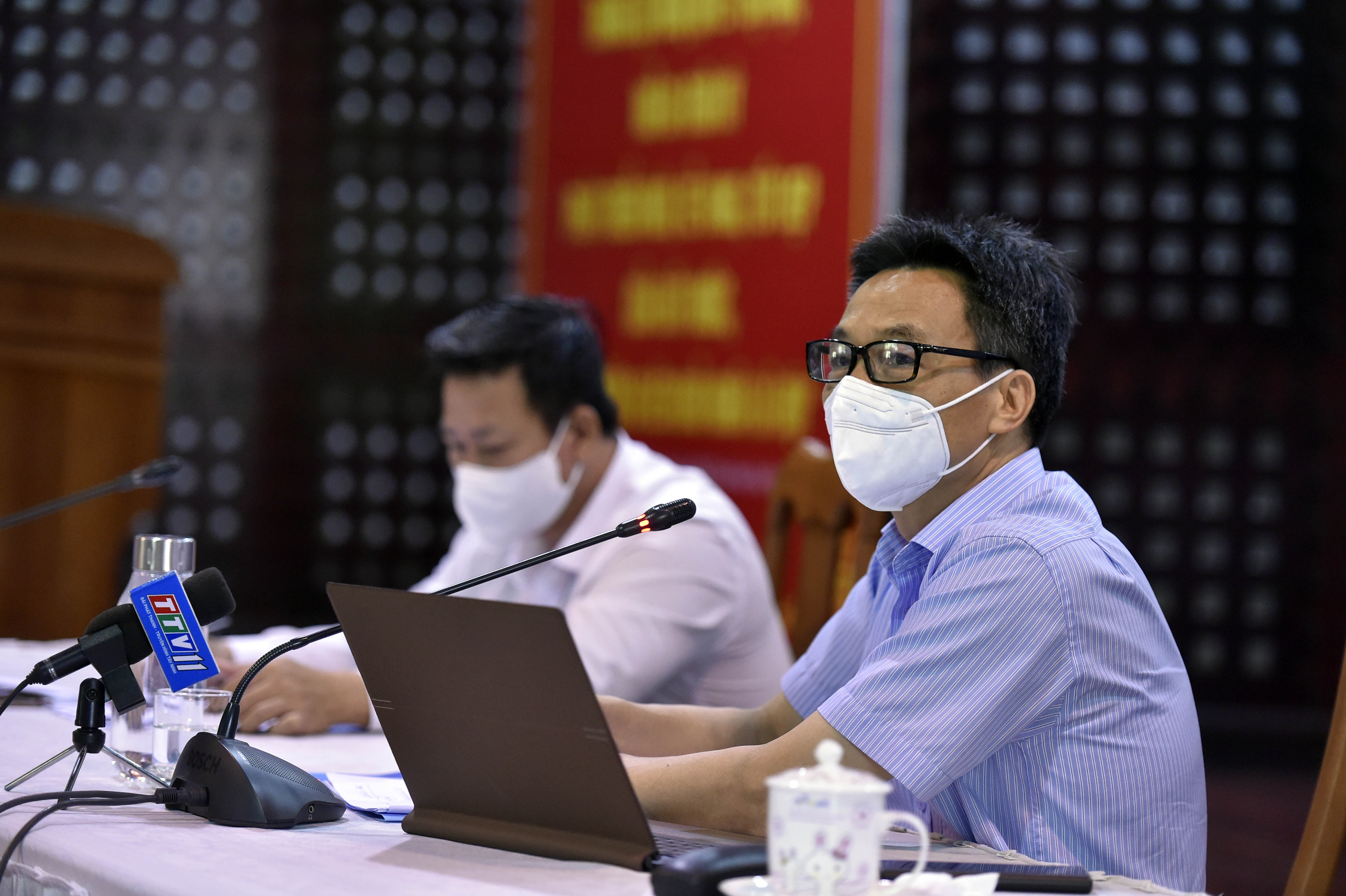 政府副总理武德儋与西宁省领导班子就防疫工作举行会议