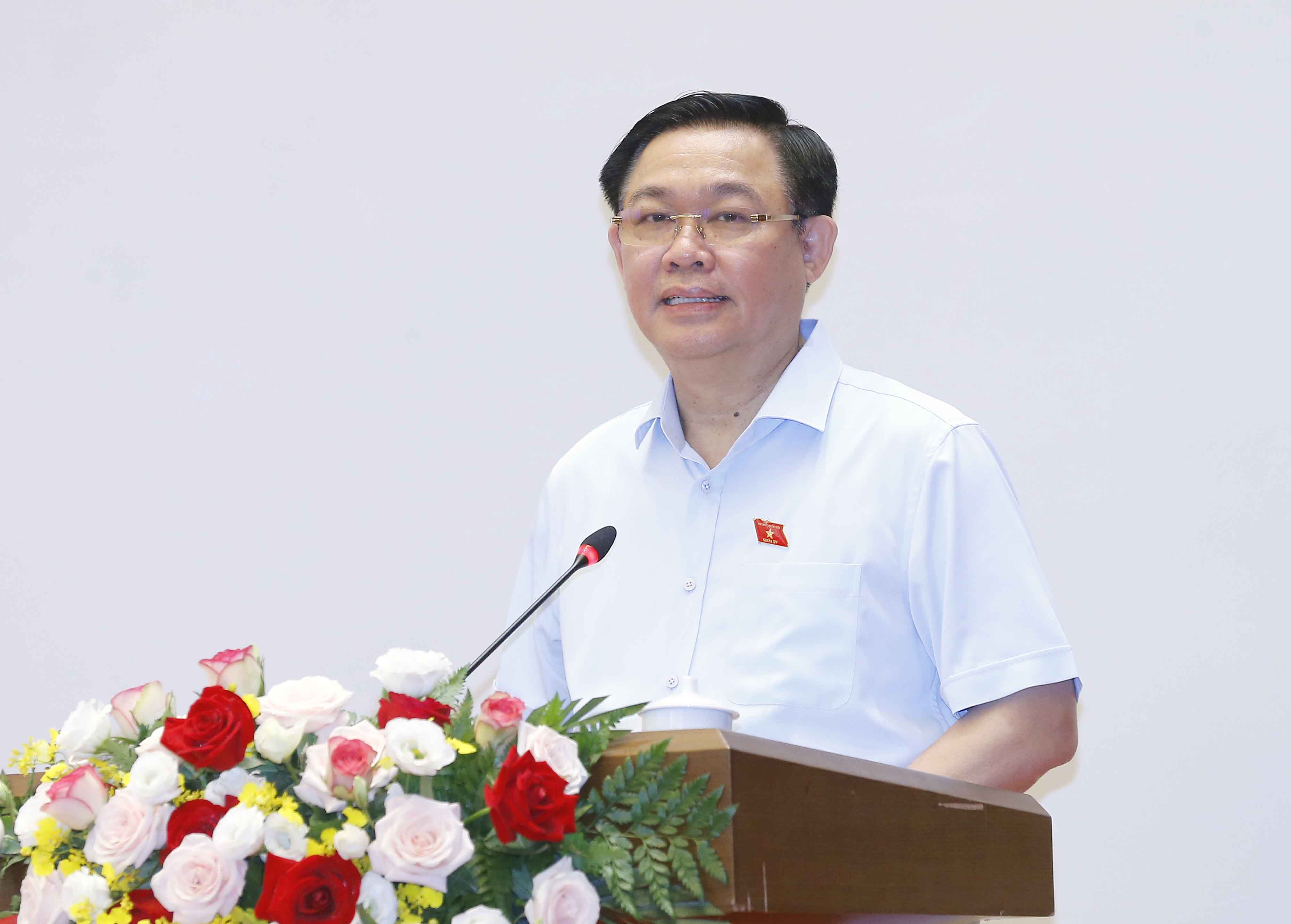 国会主席王廷惠与上届专职国会代表举行见面会