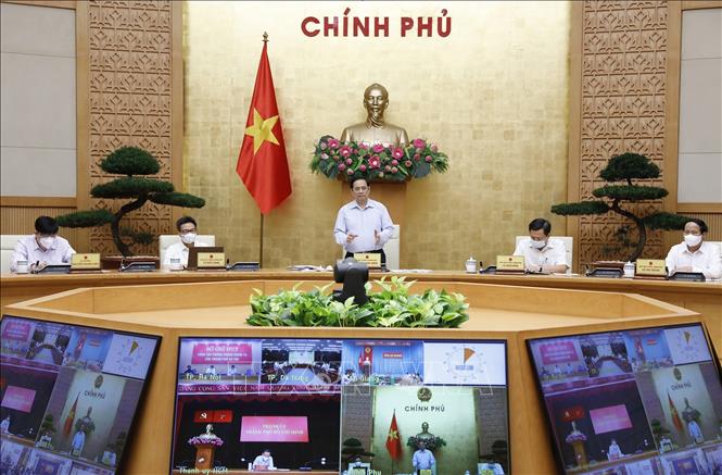 范明正总理与正按照16号指示实施社交距离措施的地方领导人举行视频会议