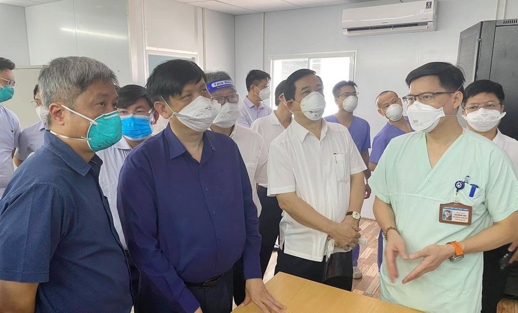 阮青龙部长：杜绝重症患者救治设备短缺现象