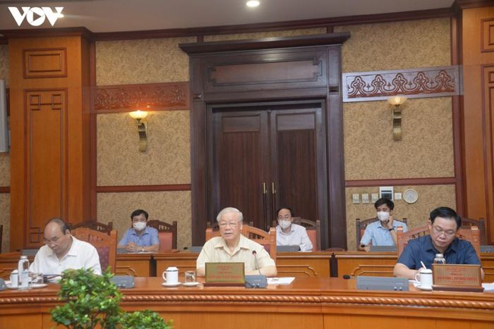 阮富仲总书记就防疫工作主持召开主要领导人会议