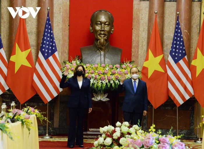 国家主席阮春福会见美国副总统卡玛拉·哈里斯