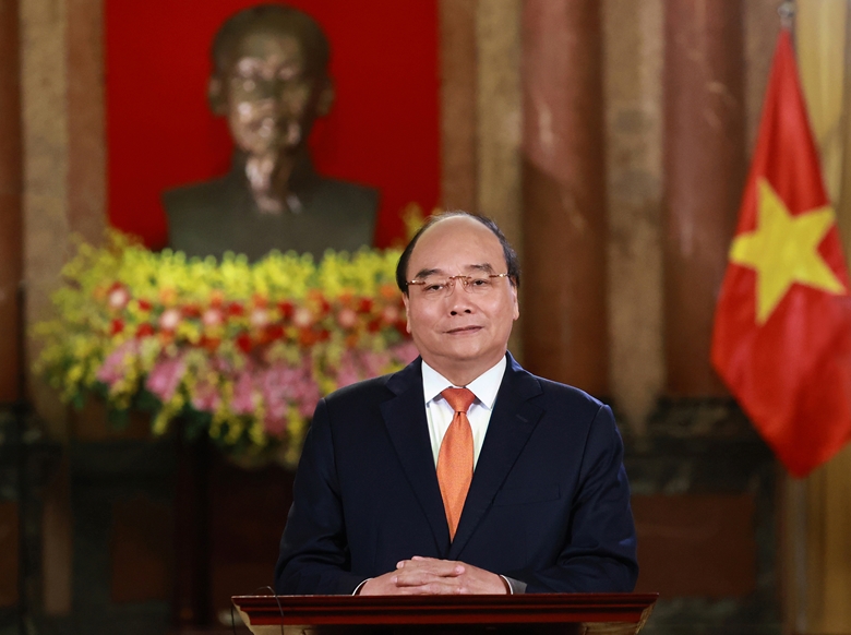 越南国家主席阮春福向橙剂 二恶英受害者致慰问信