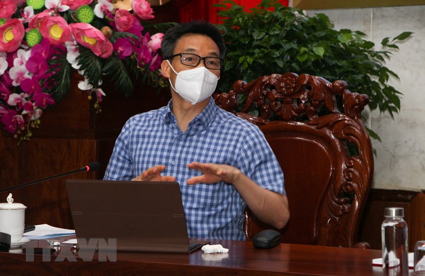 政府副总理武德儋与后江省领导班子就防疫工作举行会议