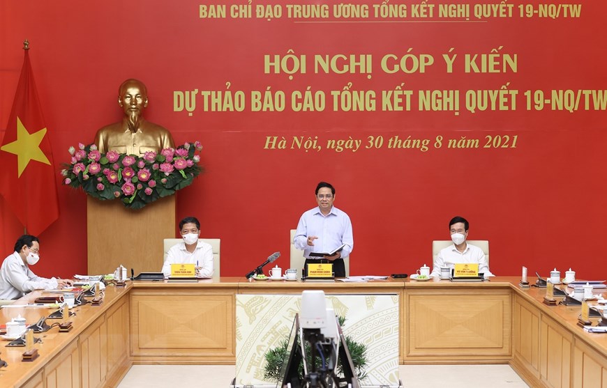 继续推进土地法律和政策的改革