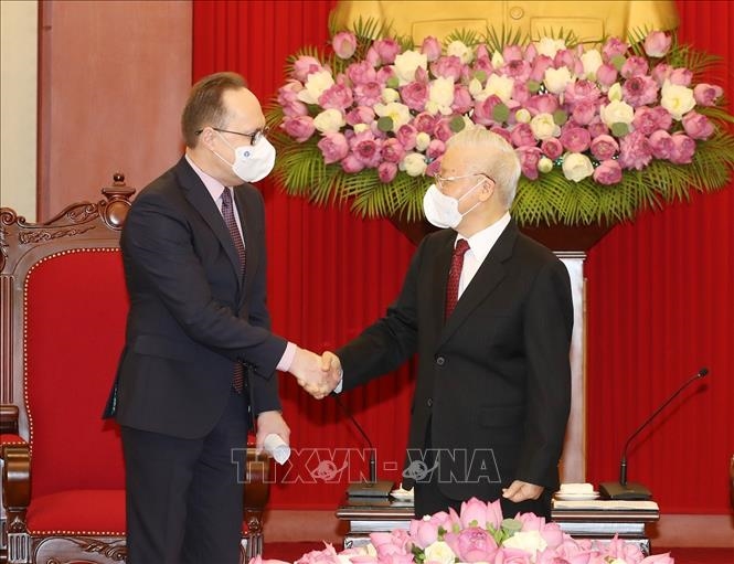 越共中央总书记阮富仲会见俄罗斯驻越大使贝兹德科