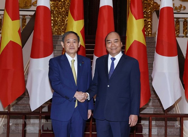 越南国家主席阮春福与日本首相菅义伟举行会谈