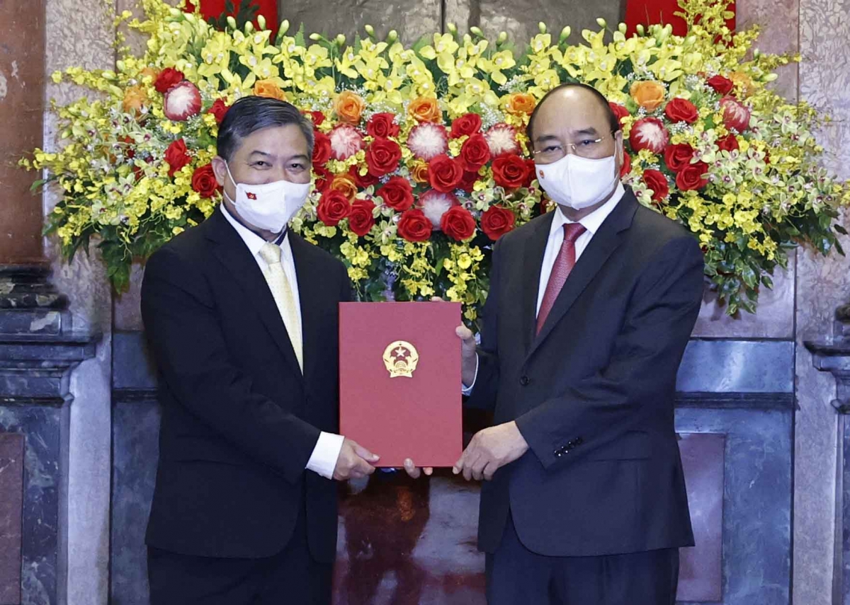 国家主席颁发越南驻柬埔寨大使任命书