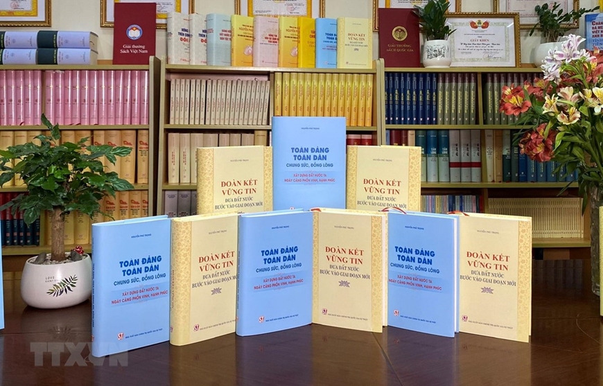 越共中央总书记阮富仲的两本著作出版发行