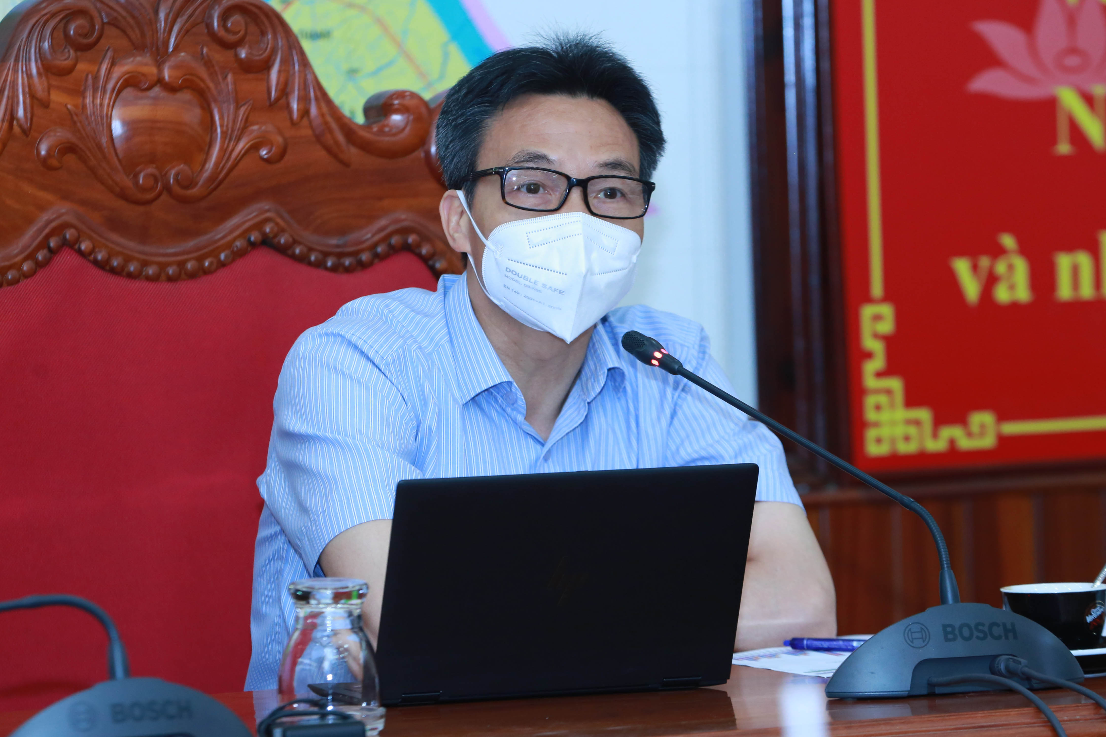 武德儋副总理视察芹苴市及茶荣省防疫工作