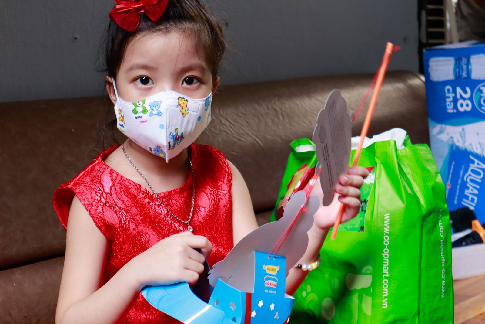 胡志明市：疫情期间给儿童送上温馨的中秋节