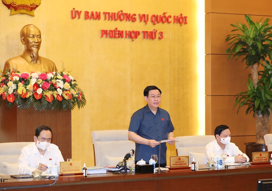 国会主席王廷惠主持召开越南第十五届国会常务委员会第三次会议