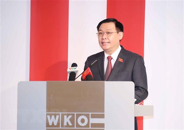 越南国会主席王廷惠会见奥地利部分企业代表