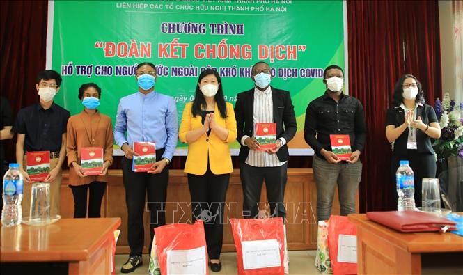 河内协助受疫情影响的外国人