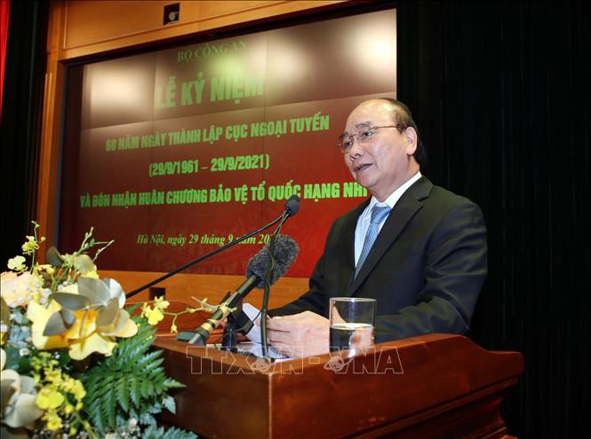 越南国家主席阮春福出席公安部外线力量成立60周年纪念仪式
