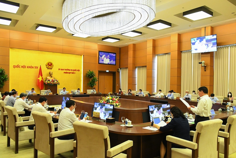 国会常委会赞同给受新冠肺炎疫情影响的企业和人民减免税