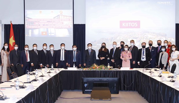 国会主席王廷惠会见芬兰坦佩雷市市长和在芬兰越南青年企业家代表