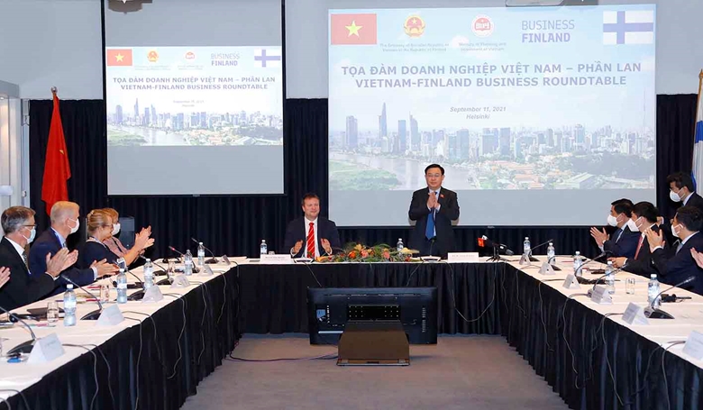 越南与芬兰企业座谈会