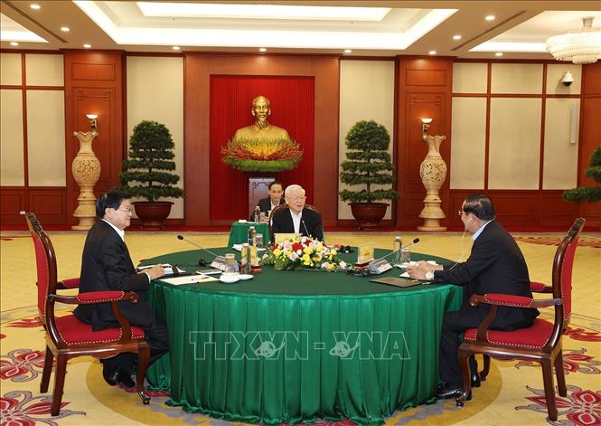 越共中央总书记阮富仲出席越柬老领导人会晤