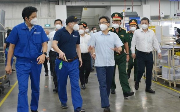 政府副总理武德儋亲自对胡志明市守德市生产经营活动进行实地检查