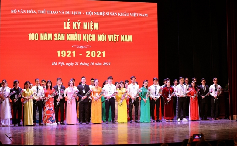 越南戏剧艺术家协会隆重举办纪念越南话剧艺术100周年系列活动