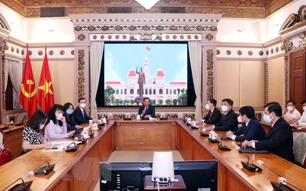 胡志明市与亚洲开发银行合作促进经济复苏