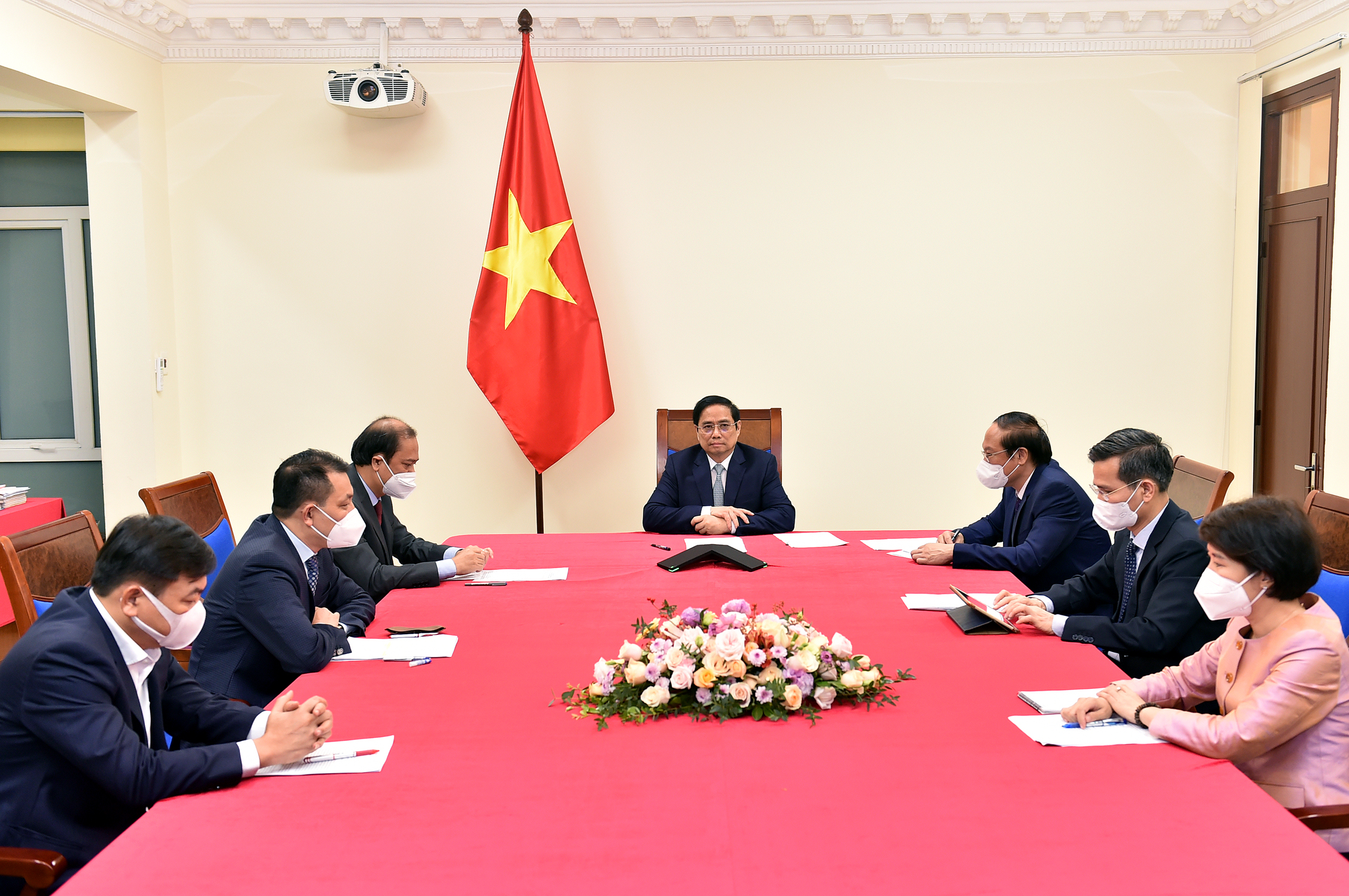 越南政府总理范明正与美国总统气候特使克里通电话