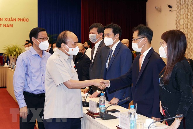 国家主席阮春福会见越南青年企业家代表