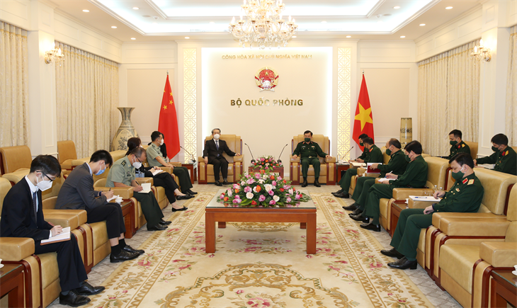 越南国防部副部长黄春战上将会见中国驻越南特命全权大使熊波