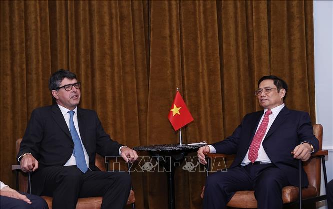 范明正总理会见英国一流企业和大学领导