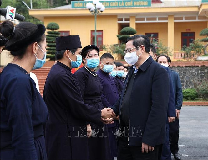 越南政府总理范明正莅临高平省重庆县调研