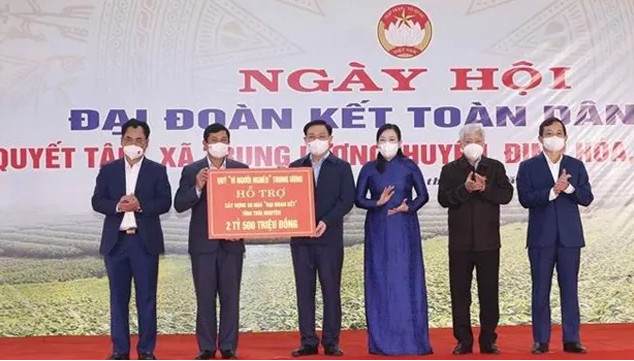 越南国会主席王廷惠出席在太原省举行的全民族大团结日活动