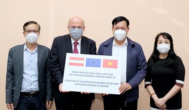 越南卫生部接受由奥地利政府捐赠的5万剂新冠疫苗