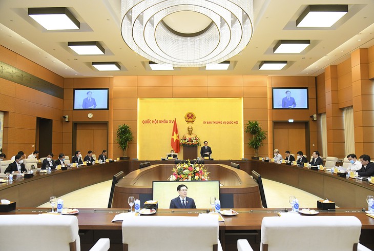 国会主席王廷惠与宁顺省领导人座谈