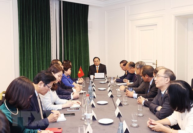 越南政府总理范明正会见越南驻欧洲国家各位大使