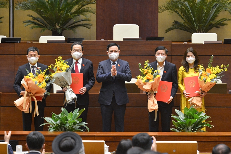 越南友好议员组织、国会女代表小组和国会青年代表小组正式成立