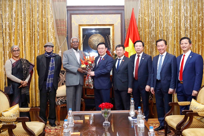 加强越南共产党和印度共产党之间的合作