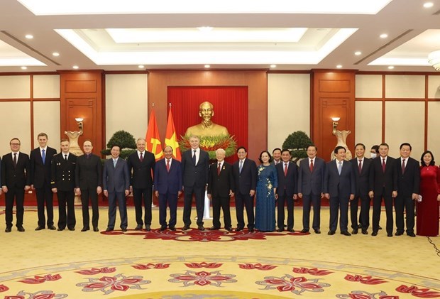 越俄力争推进两国全面战略伙伴关系务实有效发展