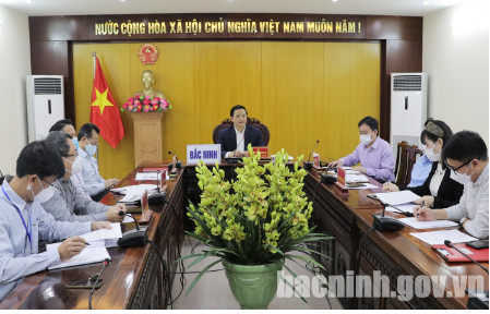 北宁省人民委员会与印度驻越南大使馆举行在线会议