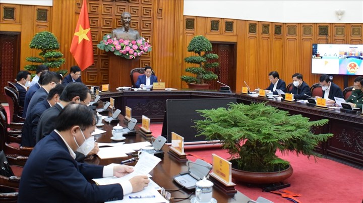 范明正总理与岘港市领导班子举行工作会议