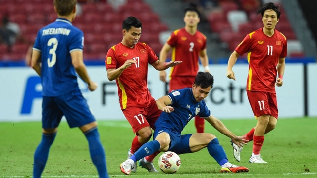 2020年“铃木杯”东南亚男足锦标赛半决赛： 泰国队第一回合以2-0击败越南队