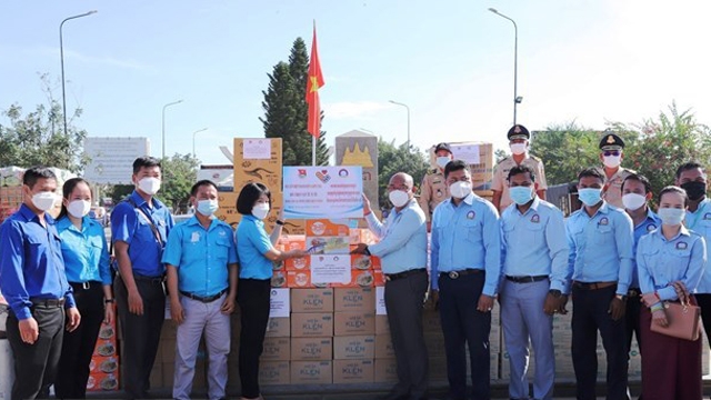 柬埔寨向越南捐赠食品和防疫物资