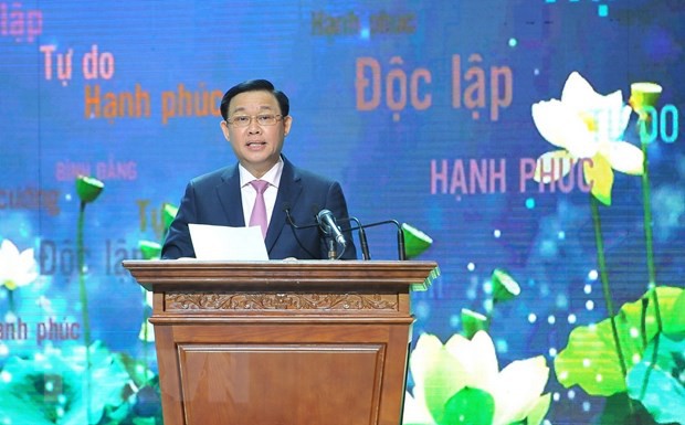 “全国学习和效法胡志明主席思想、道德和作风先进典型”交流会在河内举行