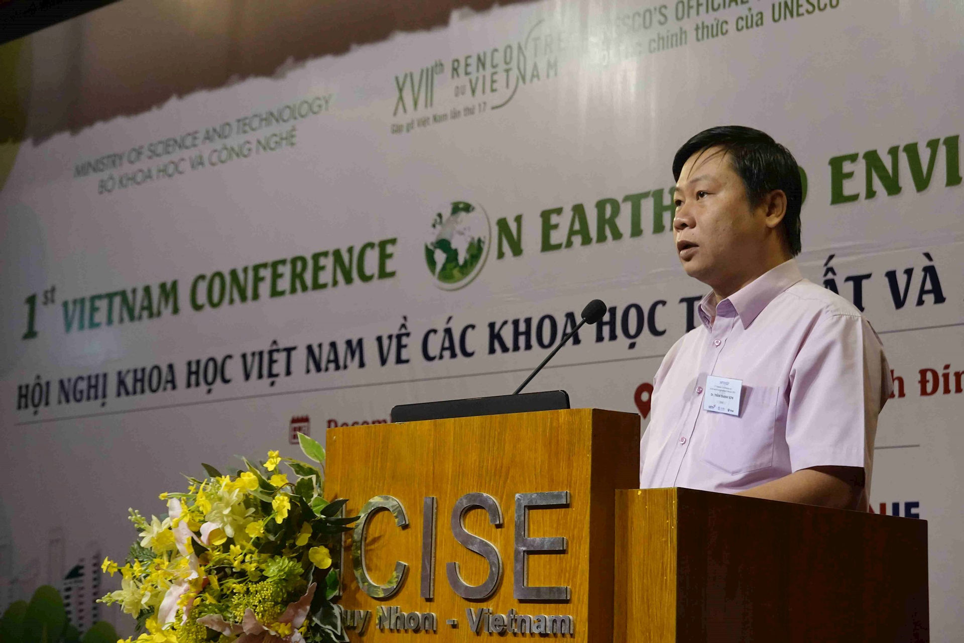 越南首次举行地球与环境科学研讨会