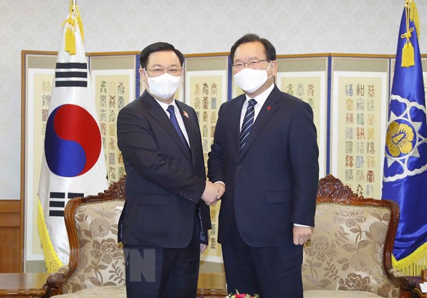 越南国会主席王廷惠会见韩国总理金富谦