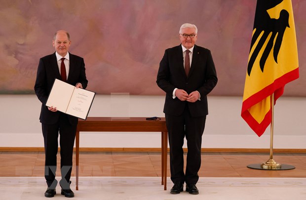 德国新任总理奥拉夫·朔尔茨宣誓就职